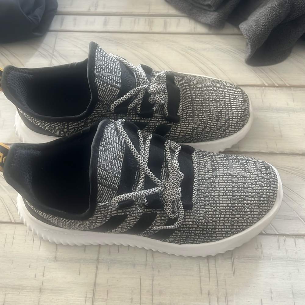 Adidas shoes, 6 1/2 in men’s. Like new